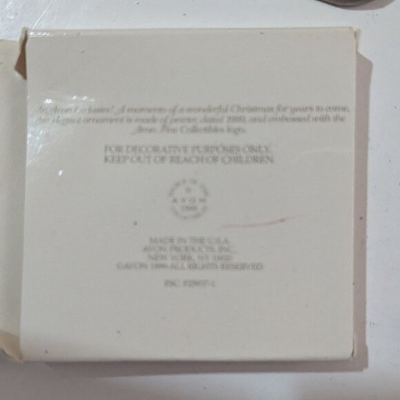 Avon 1999 Pewter Ornament Snowflake Bells & Doves Velvet Pouch Boxed - Picture 4 of 4